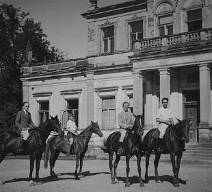 Z braćmi: Andrzej po lewej